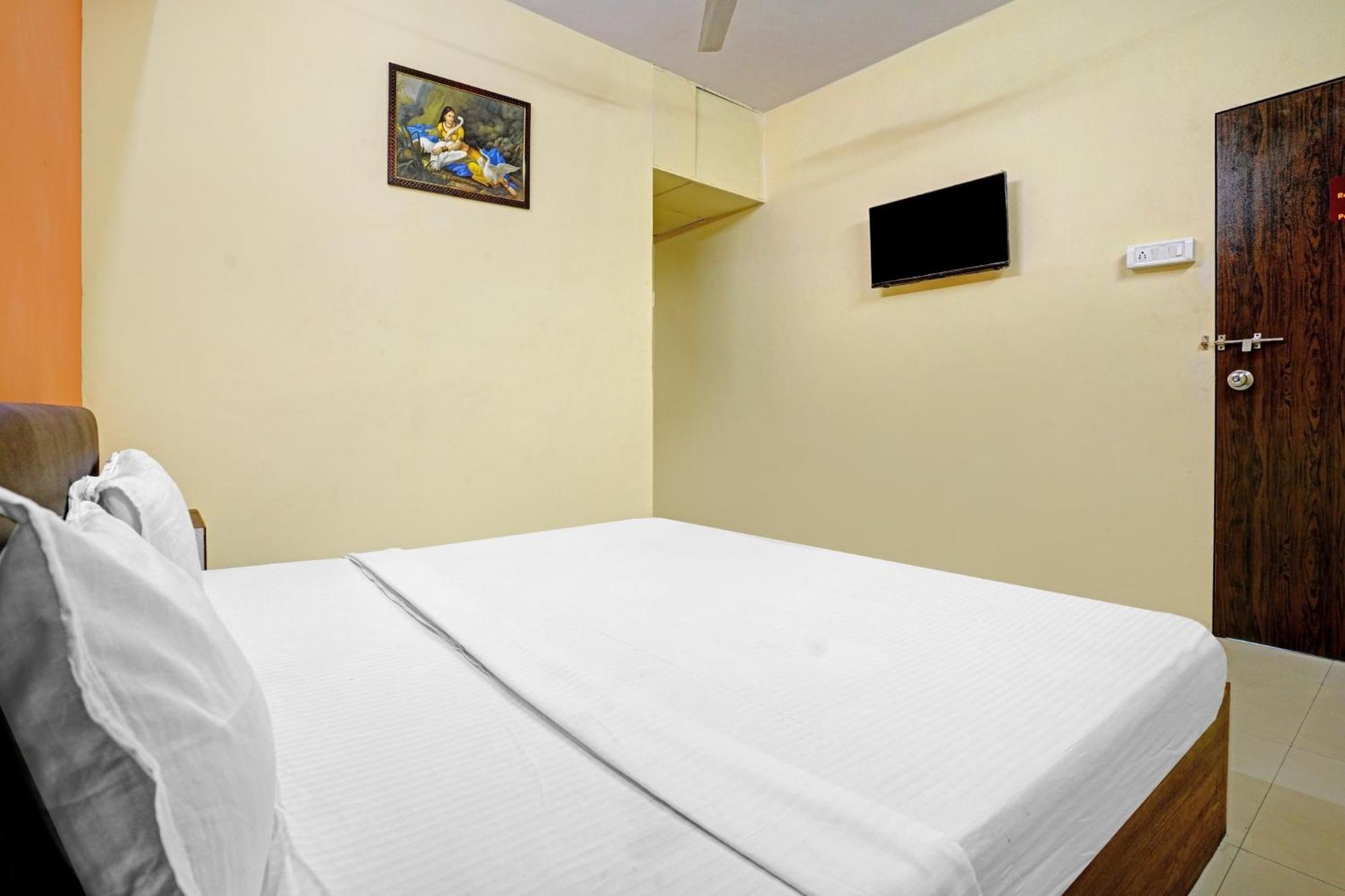 Hotel O Nova Rooms Surate Extérieur photo