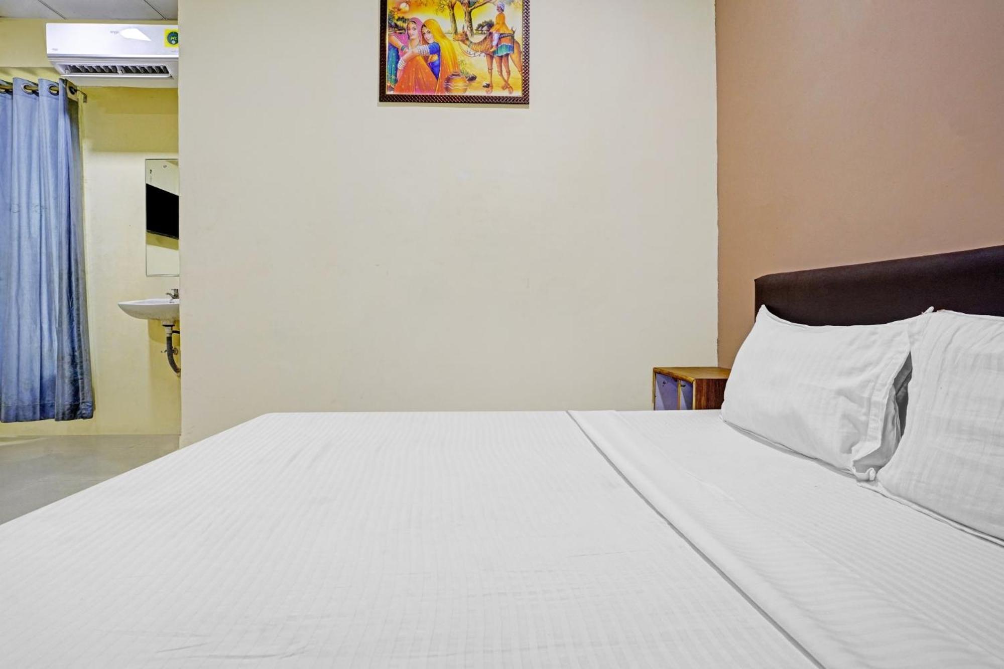 Hotel O Nova Rooms Surate Extérieur photo
