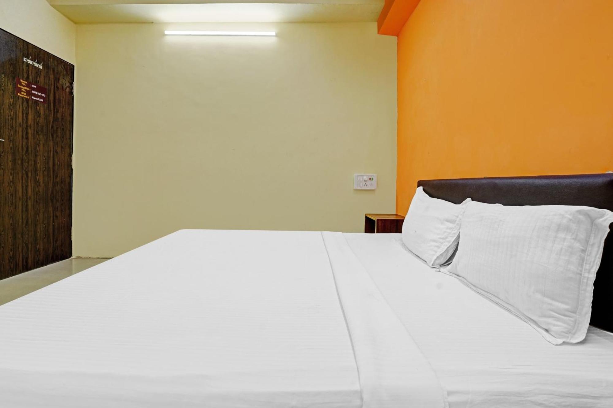 Hotel O Nova Rooms Surate Extérieur photo