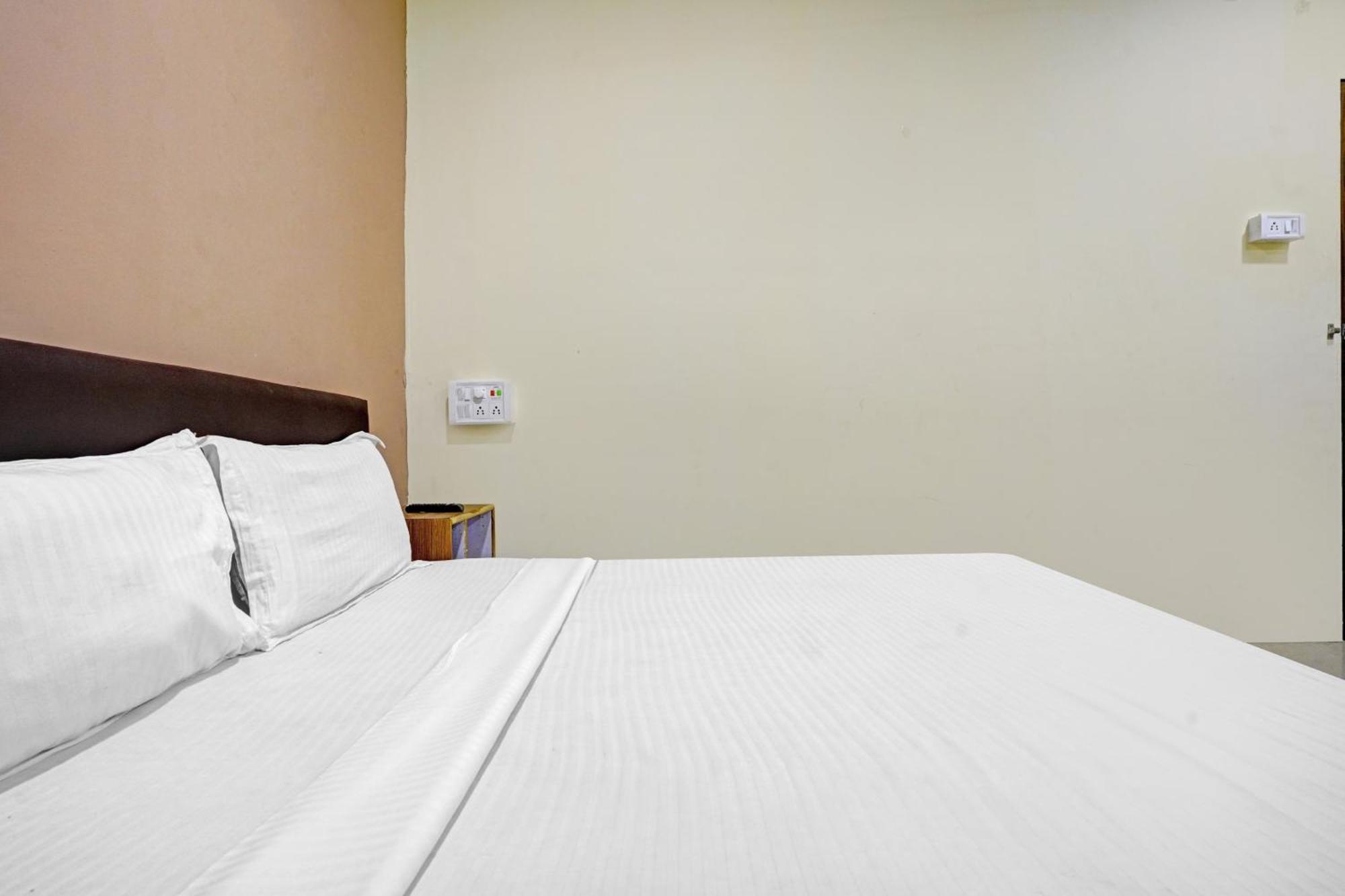 Hotel O Nova Rooms Surate Extérieur photo